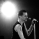 Ilustrativní: Dave Gahan z Depeche Mode vnáší do “Chains” skupiny Raveonettes trochu industriálního štěrku